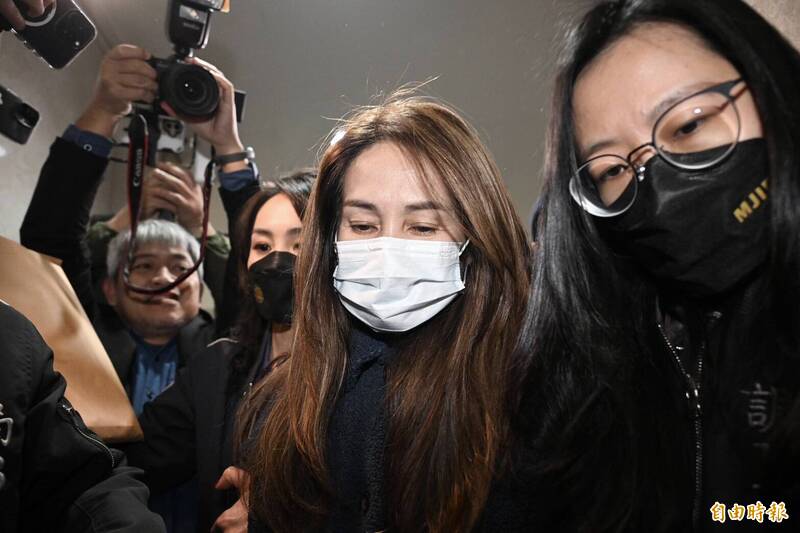 高金素梅3大案涉貪 凌晨抵北檢不發一語