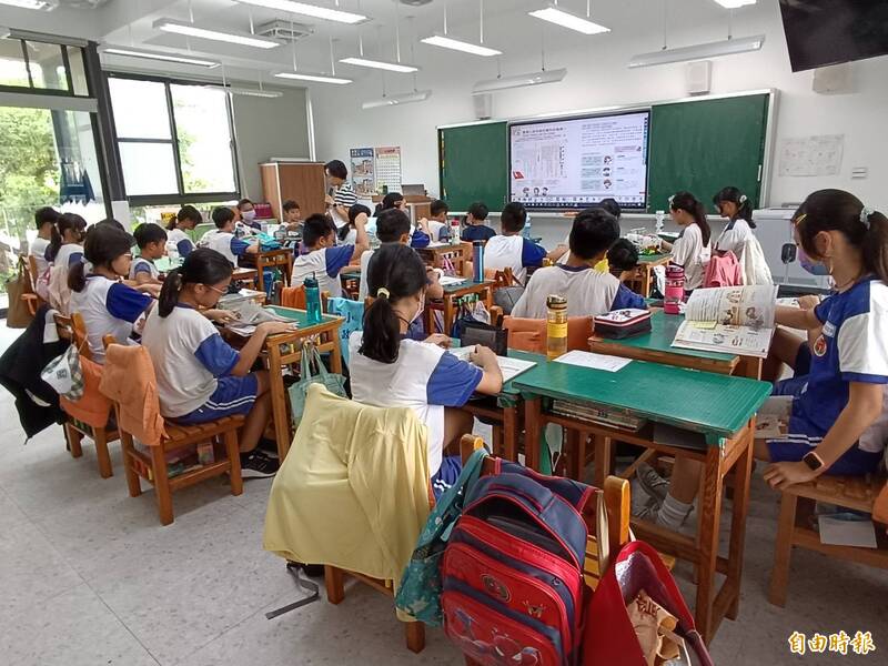 桃園市新政 下學年度起國中小教科書免費 家長每學期減1500到1900元負擔