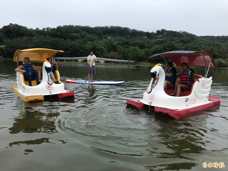 鯉魚潭溺斃事件檢討7》竹市︰青草湖天鵝船活動 將研擬自治條例