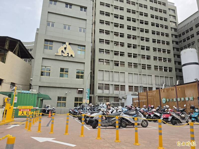 彰基醫院附近停車一位難求 「免費」機...