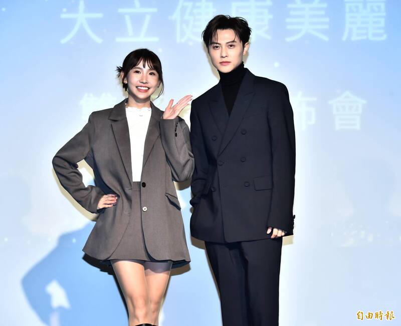 王子粿粿同框求神庇佑 搶擲聖筊領文昌帝君加持的「乖乖」