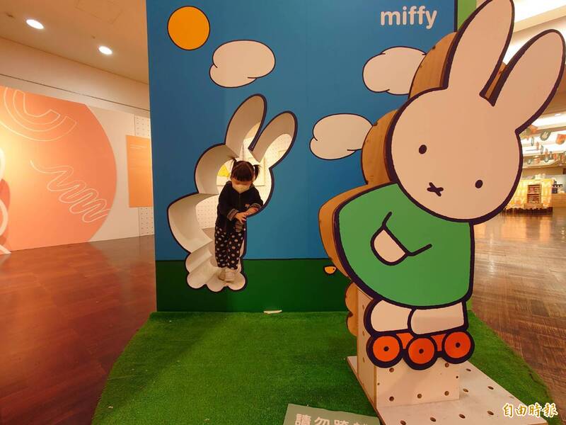 已婚男師向小15歲女師告白被打槍！噁「替米飛兔配音」還瘋狂跟騷