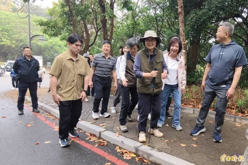 何欣純問「妳頭髮為何沒亂？」 蔡英文神回一句笑翻全場