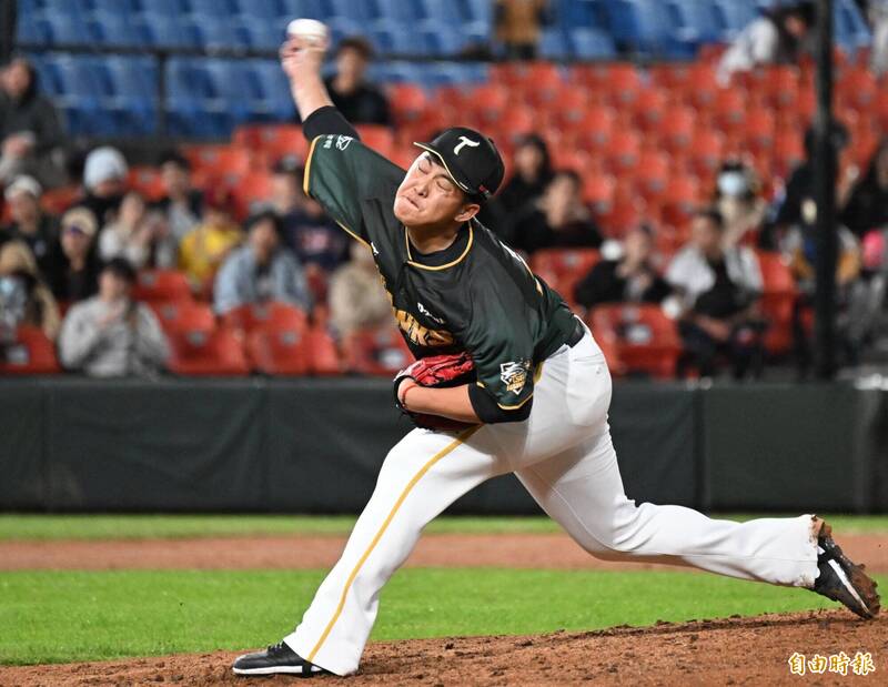 中職》台鋼雄鷹「鐵牛棚」發威 洪總提...