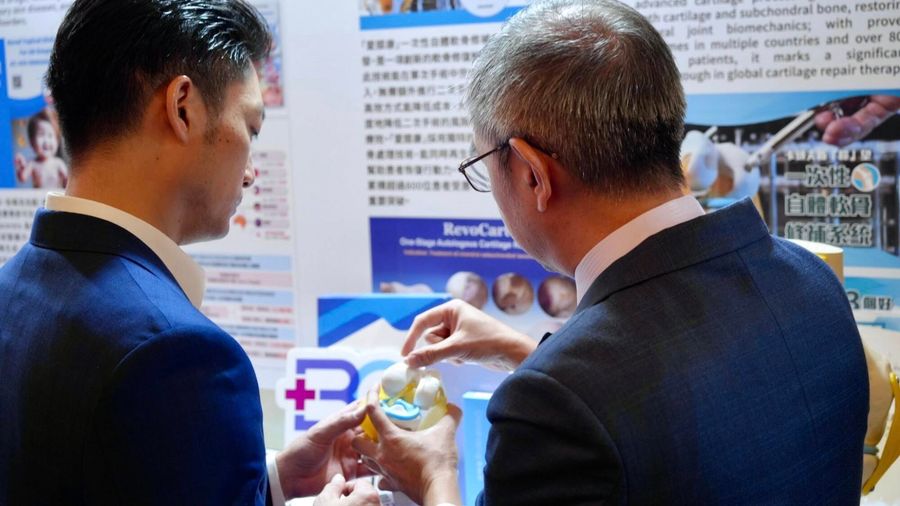 第一名錄取北榮轉身創業！他如何用「前菜策略」撐過生技燒錢長跑、10年打出2大事業？