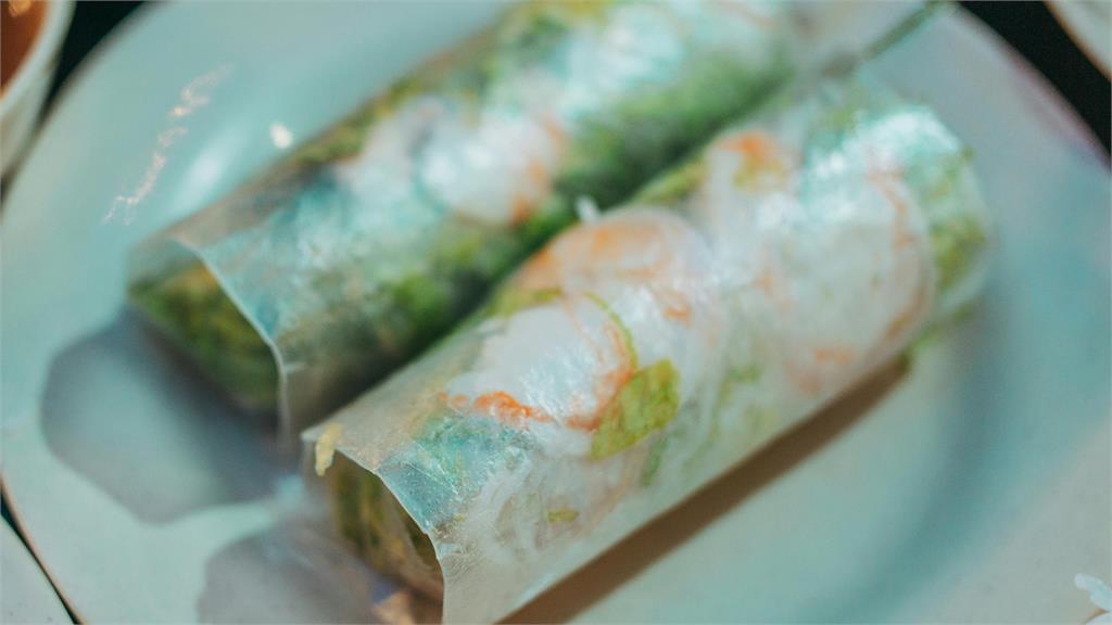 高雄正義市場春捲攤疑爆集體食物中毒67人就醫 攤商遭勒令停業7天