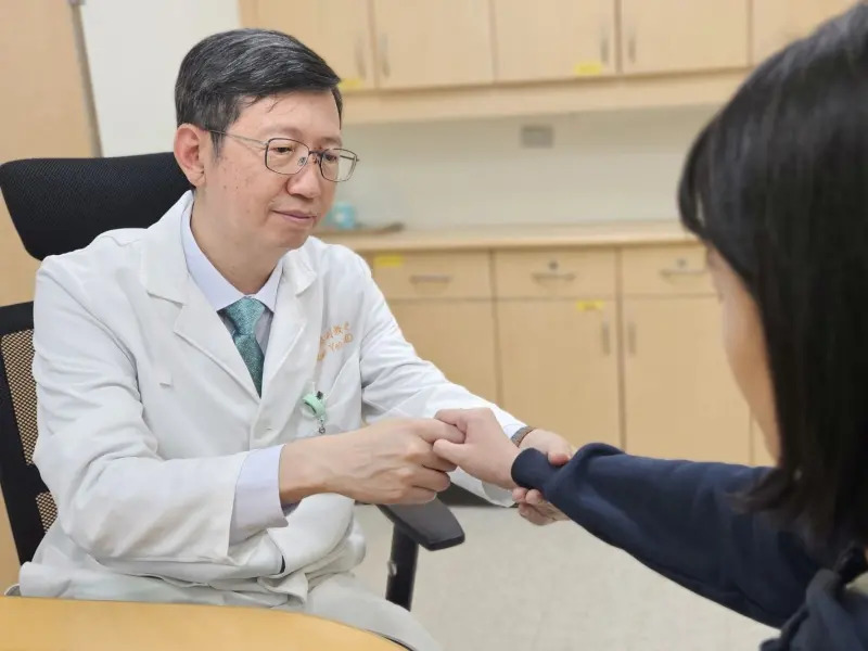 年輕女傍晚左腳就失控！檢查「極罕見疾病」