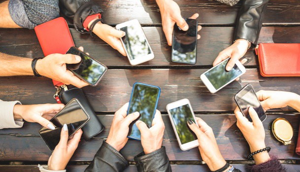 打詐報你知》手機淪詐騙黑洞　電信業「國台語防詐警語」上路