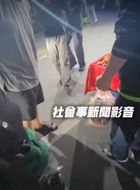 兩顆枇杷也要偷！台中男「順手牽羊」藏口袋 店家當場抓包報警