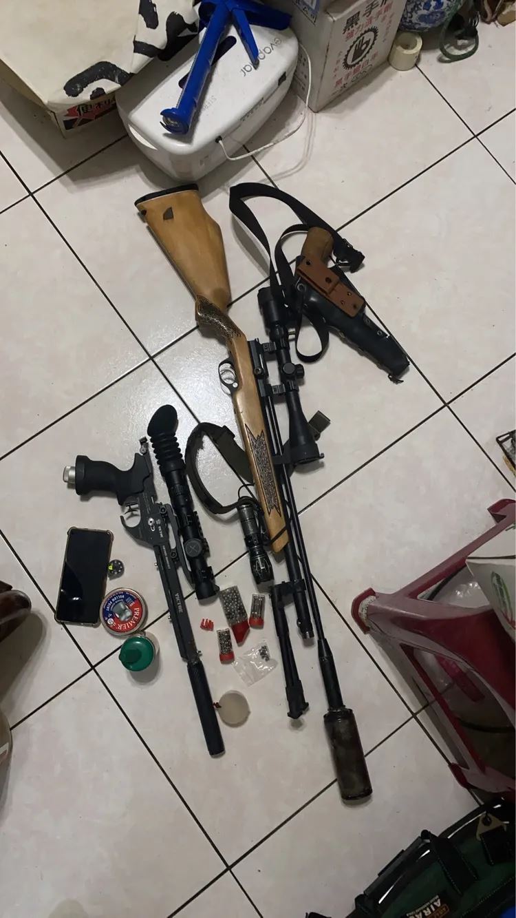 上課照樣射！鄰居不滿孩童嬉鬧聲「3把長槍狂轟幼兒園」驚悚動機曝光