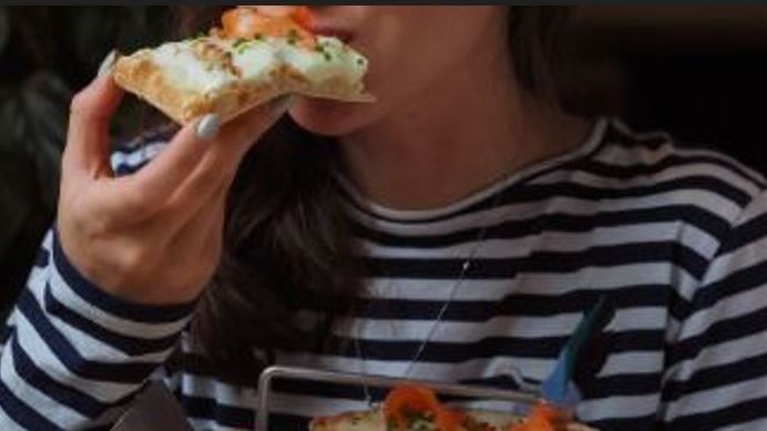 減肥不用少吃？睡前「這時間」禁食　研究：心臟病風險大降