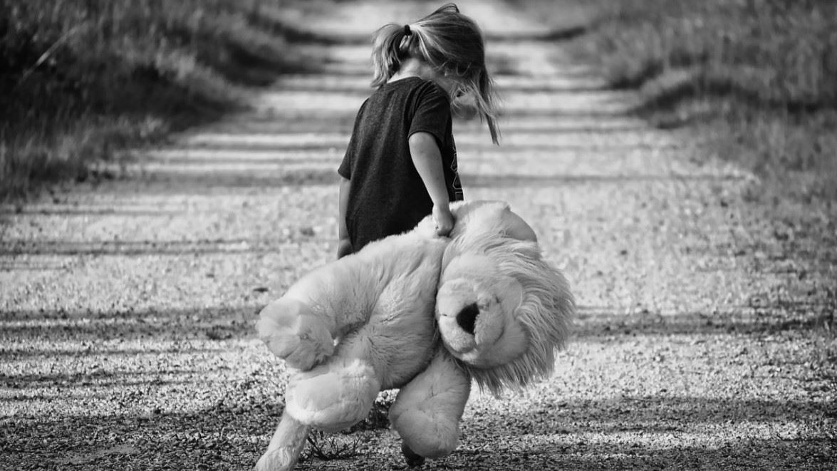 睡前喝牛奶「會長不高」？醫曝1關鍵：喝錯種類是致命傷