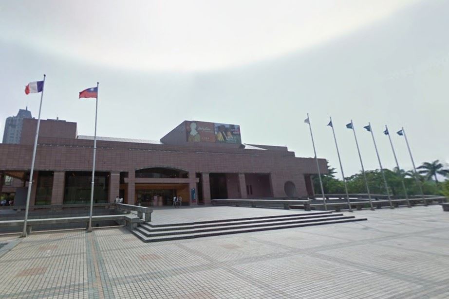 退役解放軍穿五星旗來台「想買軍警票」！高美館1句話霸氣KO　萬人讚爆