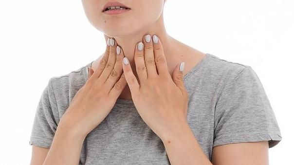 睡到一半喉嚨好痛…春節診所都沒開　醫教「5招」緊急自救