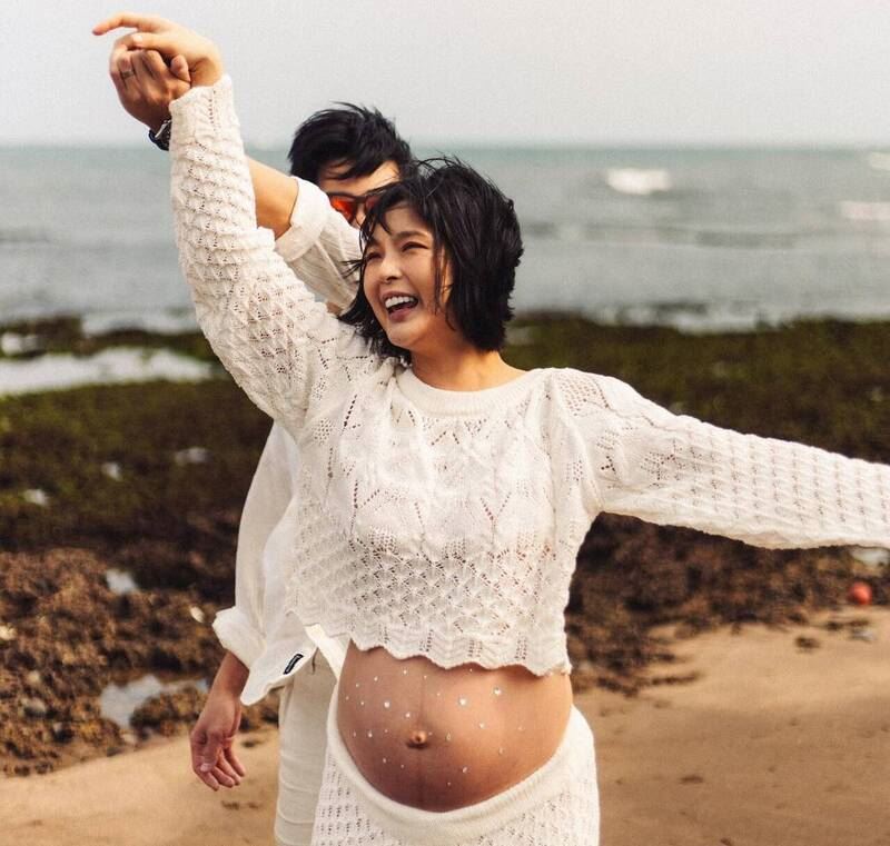 卵巢早衰仍自然受孕！黃沐妍海邊曬巨肚 倒數1個月升格人母