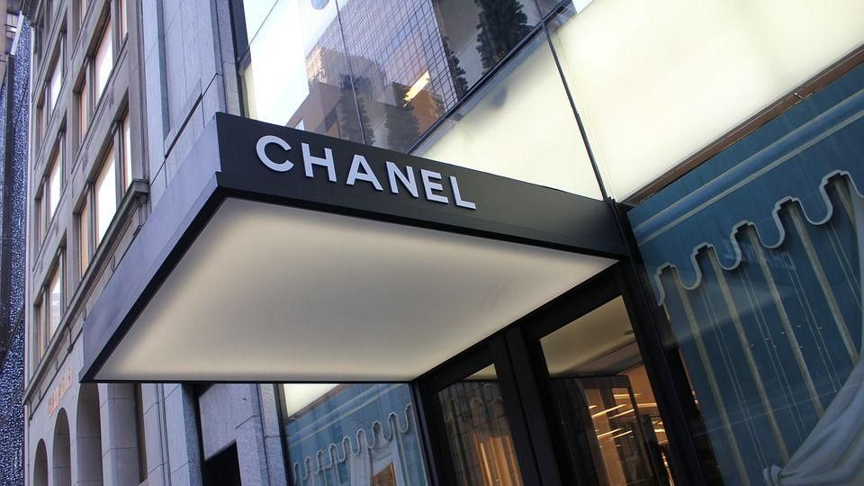 香奈兒加價傳聞引爆排隊潮！經典包衝破十萬變另類黃金　竟與日本有關