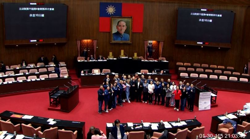 軍購1.25兆預算遭封殺 美前研究員聽證會嗆：KMT縮寫是「台灣自殺黨」？