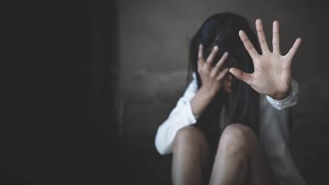 「她拉我坐大腿…」屏東補教名師被控猥褻15歲少女　逆轉無罪理由曝