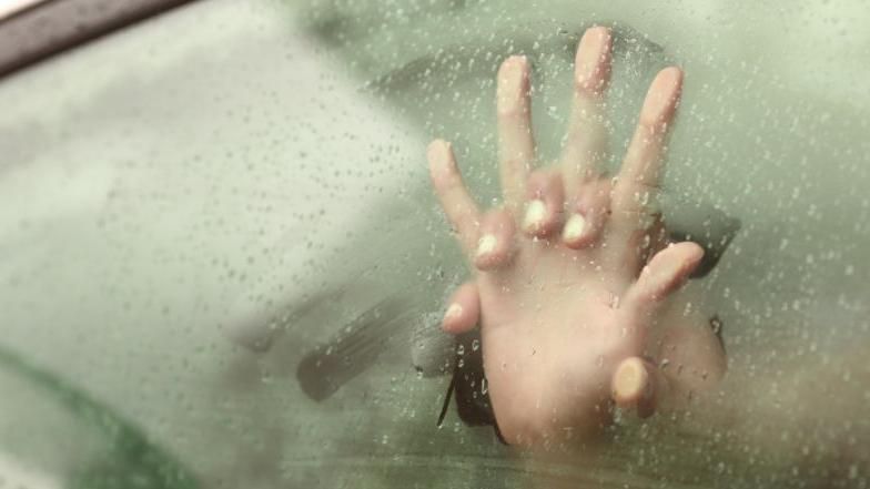 超商搭便車！淫魔抵目的地拒下車　好心女躲後座仍遭性侵