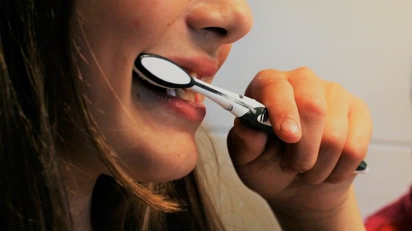 起床先刷牙還是吃早餐？牙醫揭密　「2類食物」=毀牙大魔王