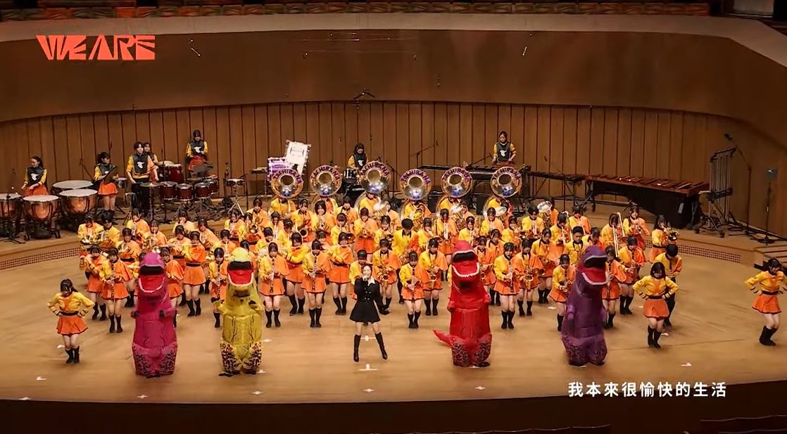 徐懷鈺攜橘色惡魔！《WE ARE》除夕舞台共演〈怪獸〉　歌迷狂讚：太強了