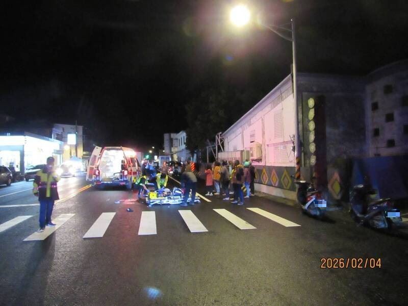 去超商成最後一哩路！女奔跑過斑馬線遭小貨車撞飛慘死