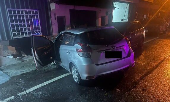 返鄉過年傳悲劇！22歲女「開車失控暴衝」撞死82歲嬤　又撞破圍牆才停下