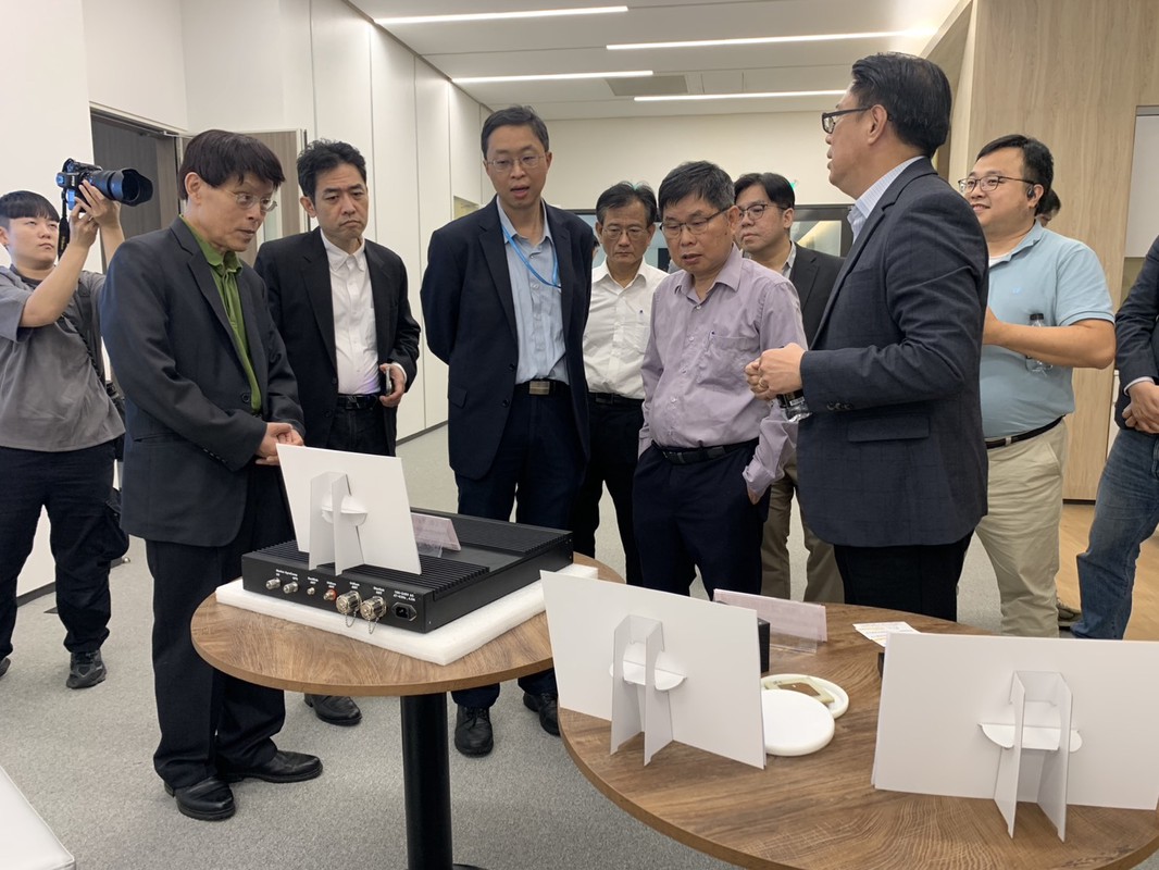 正于微波 發表研發多軌道衛星設備 全球首見全方位無縫通訊