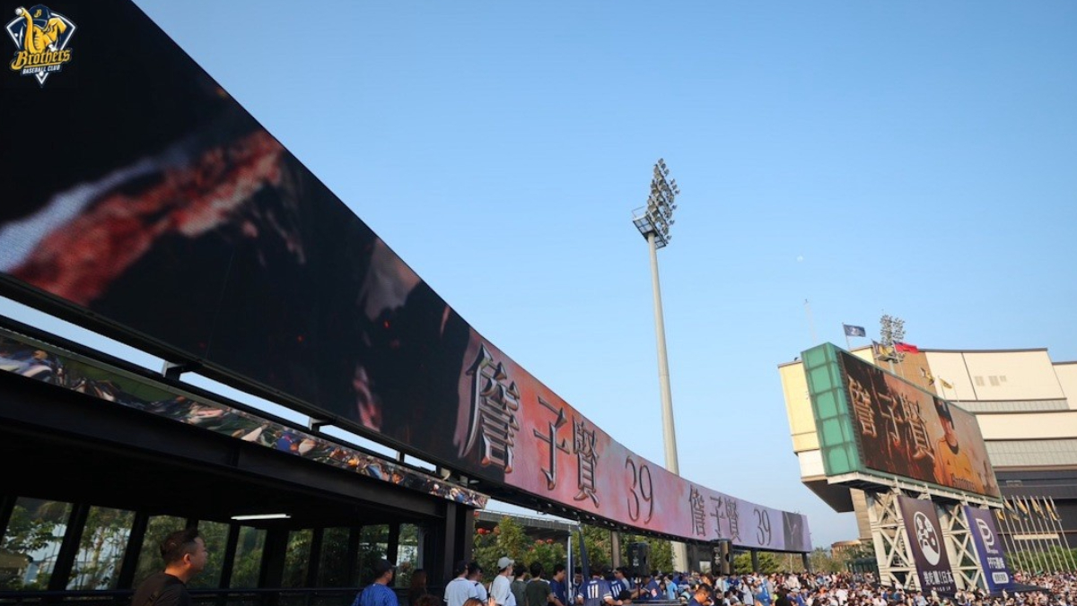 全台首創！洲際球場大進化 中信兄弟導入外野LED看板