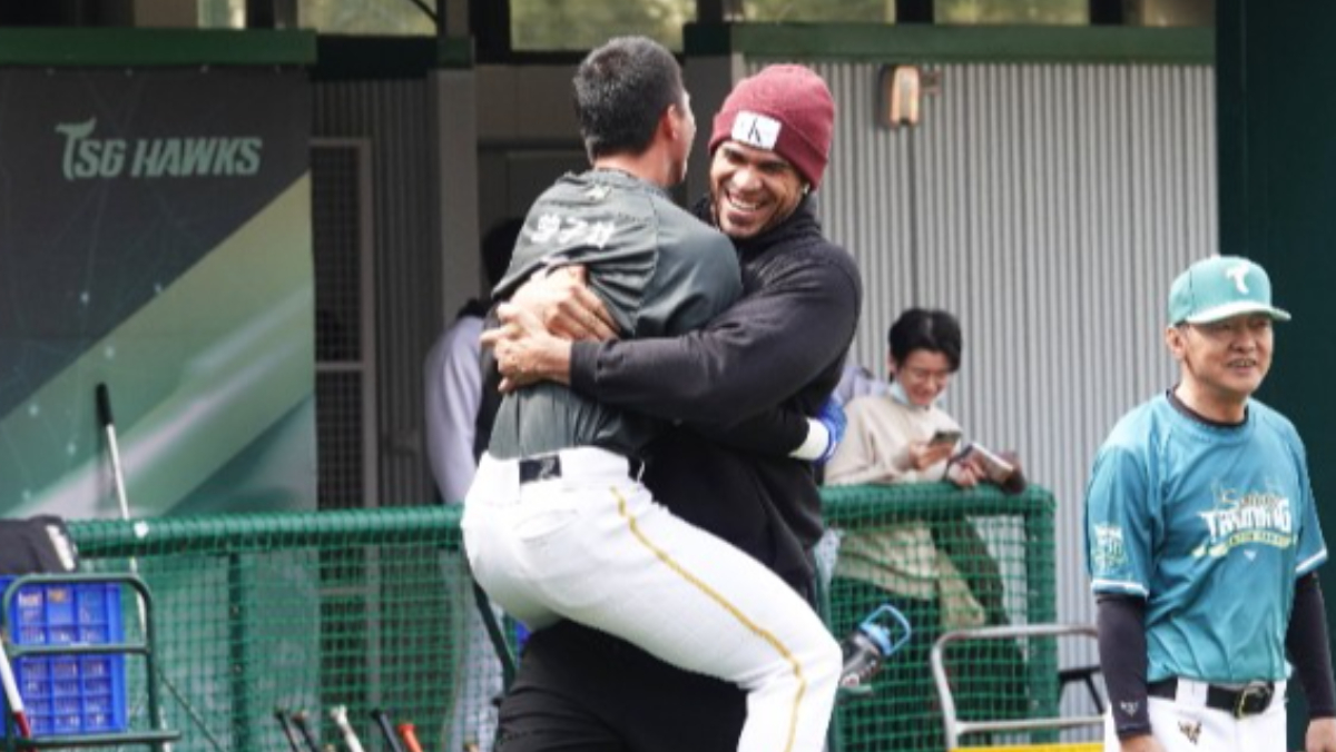 回台馬上被曾子跳到祐身上！魔鷹大讚新基地「Really Good」