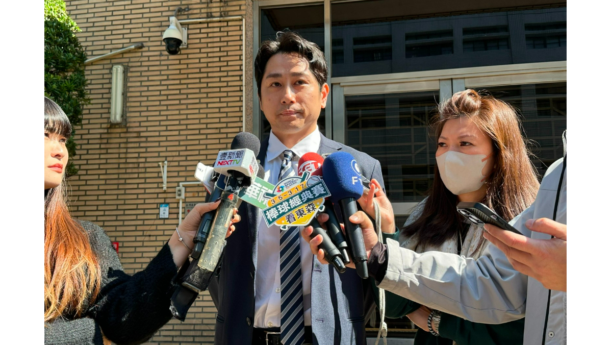 狂轟徐巧芯！杜秉澄靚裝出庭賣慘「住工廠」 法官吐槽：你把自己照顧得很好