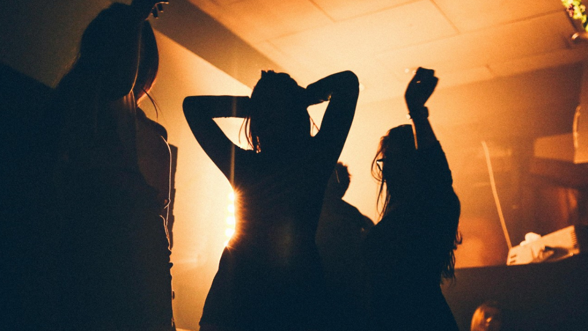 傾城酒店紅牌「3點全露」遭逮　命運捉弄！淪植物人躺13年結局曝光