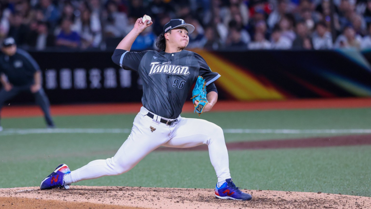 WBC》孫易磊遭強襲球直擊無大礙！新庄監督疑惑「褲子那麼緊好投球嗎？」