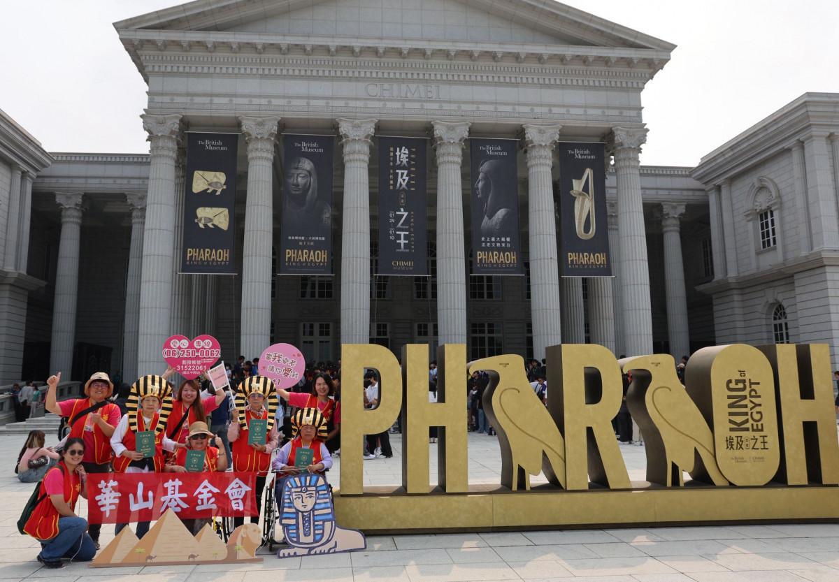 華山基金會幫阿嬤們圓夢　樂遊奇美博物館《埃及之王：法老》特展