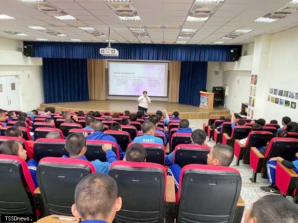 認識新興毒品偽裝 玉里醫院推校園反毒教育