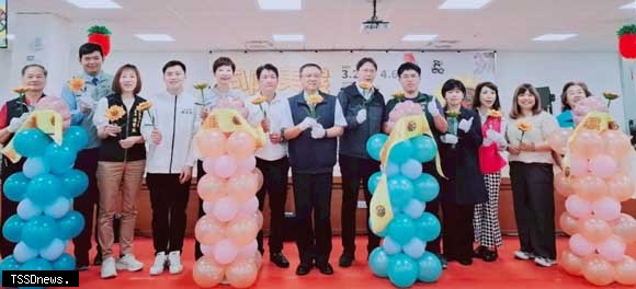 向陽美展盛大開幕 展出54生162件...