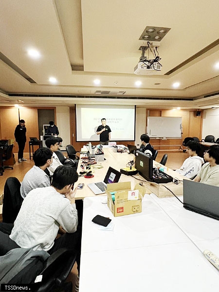 北市NVIDIA技術工作坊 助學生掌握機器人AI核心