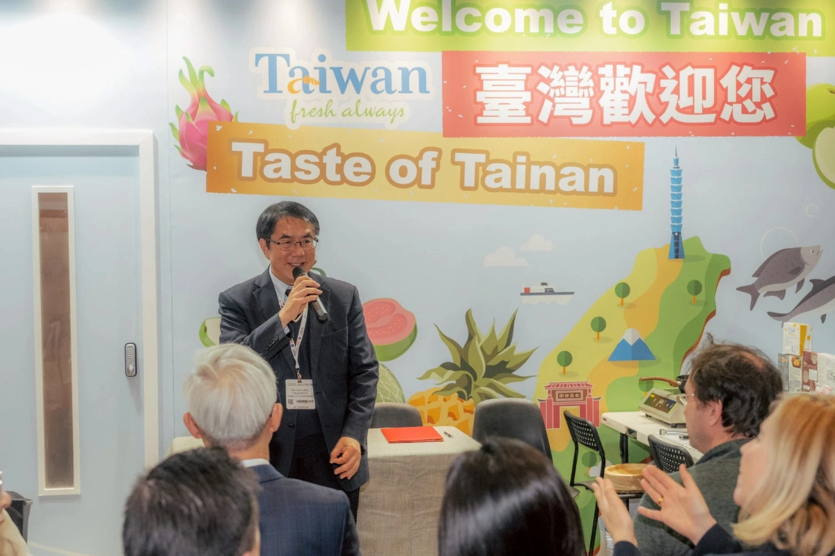 黃偉哲四天來回快閃倫敦　率台南隊進軍英國食品展