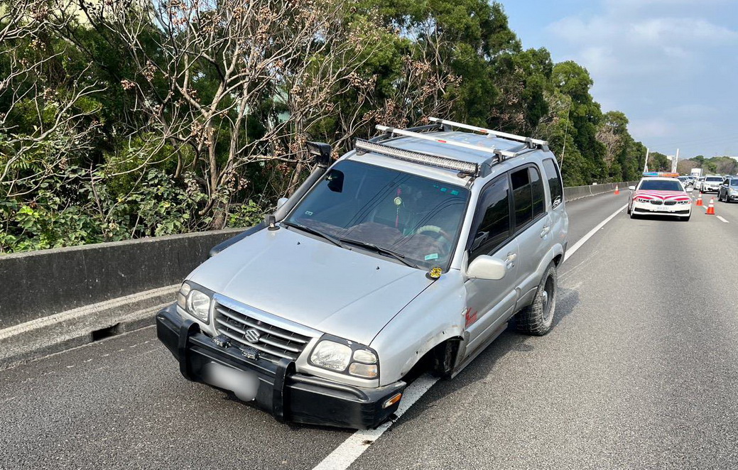 國道驚魂！ 57歲男酒後竊車肇逃 輪框磨地噴火拒檢遭逮