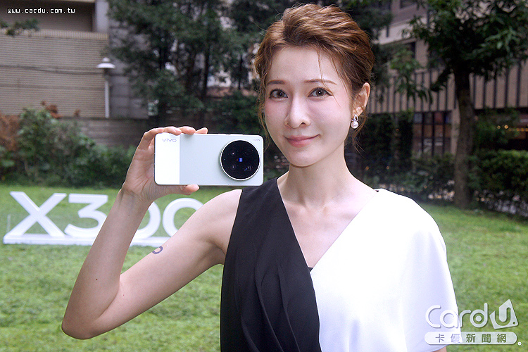 vivo人像機蔡司加持　moto大電量看片逾24H