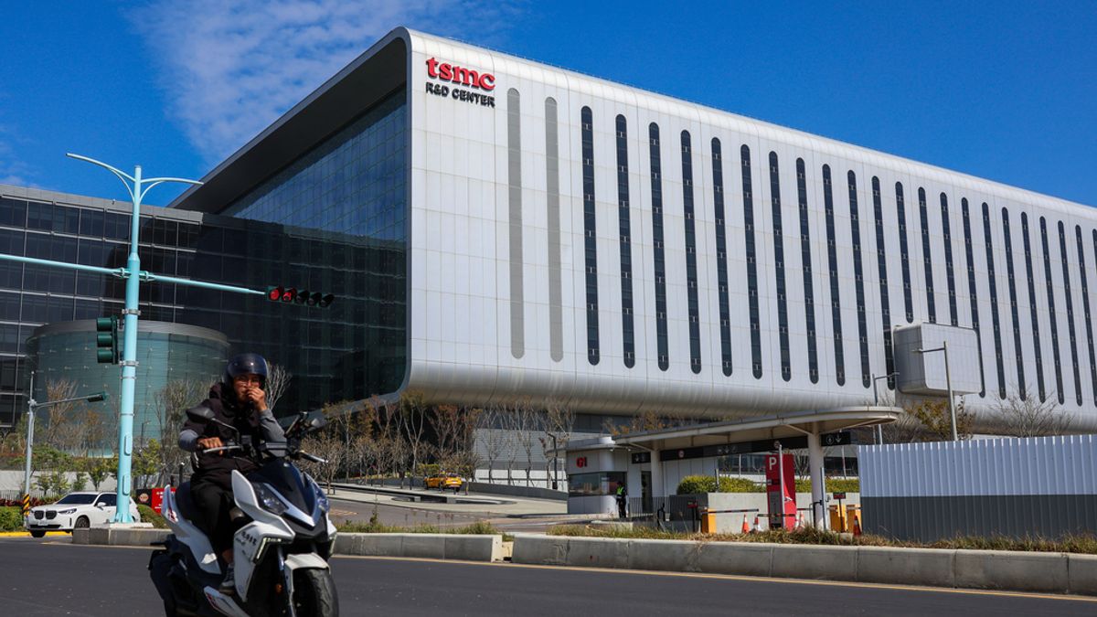 ASML助攻台積電ADR飆漲？EUV效能進化「吞大力丸」　專家：台廠供應鏈等分紅