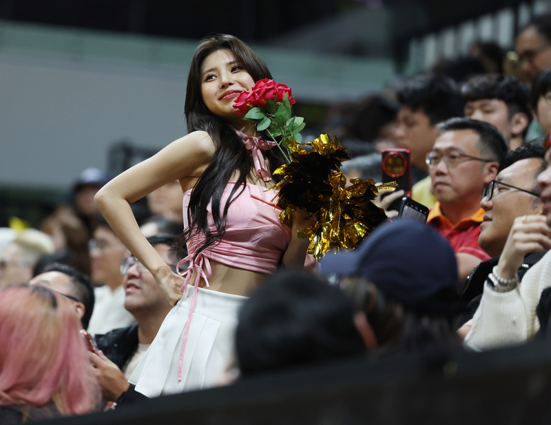 新北國王情人節主題週　QUEENS送玫瑰花 (圖)