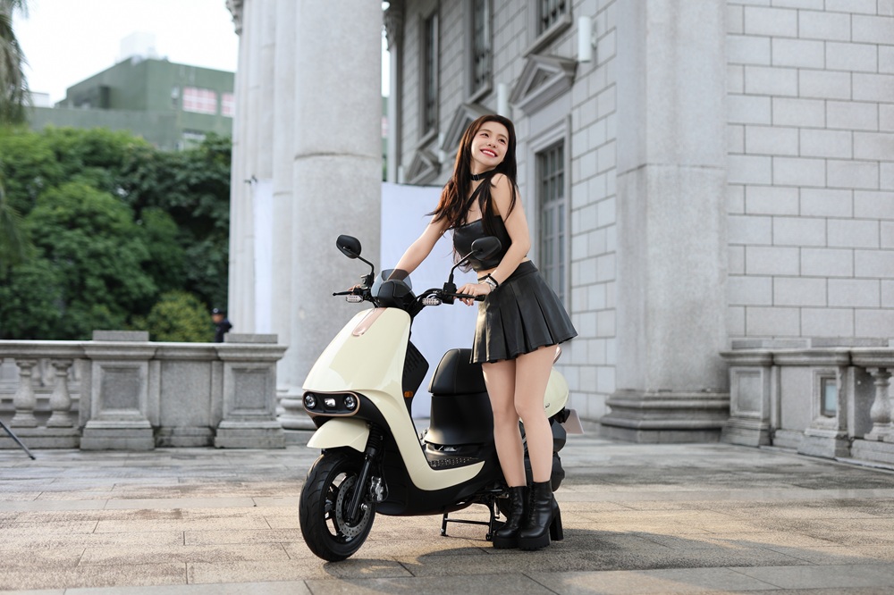 續約代言光陽KYMCO機車　李多慧對技術有信心喊讓我載