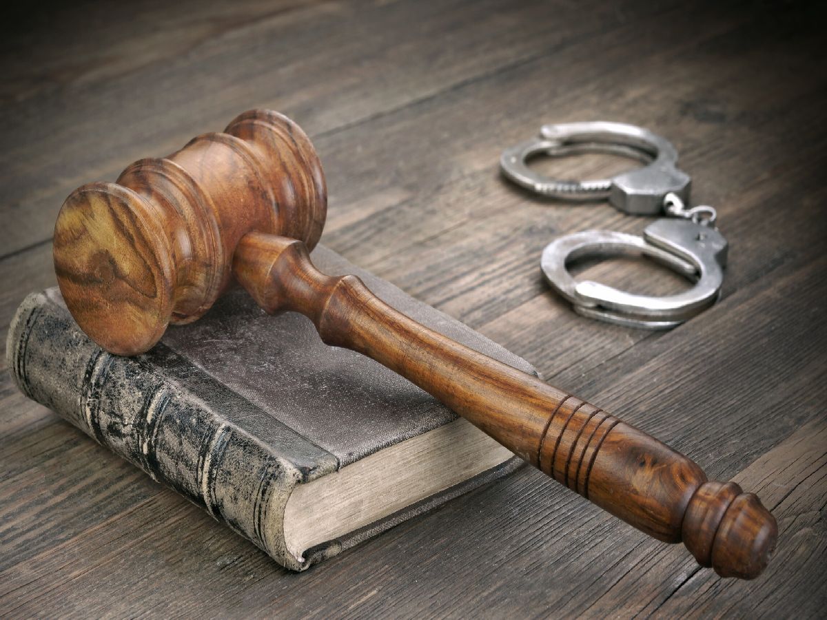 兒遭割頸亡「兇手獲輕判」　死者父泣訴：法官就是犯罪者同夥