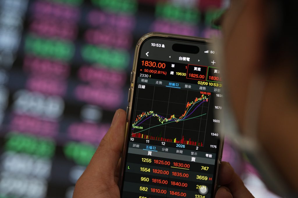 台股漲621點 台幣強升1.18角