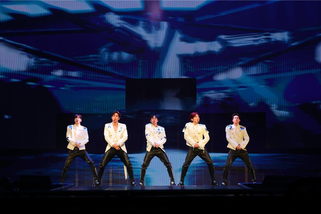 直擊》MONSTA X開唱中文甜喊老婆！Shownu性感大跳「羊肉串頂胯」