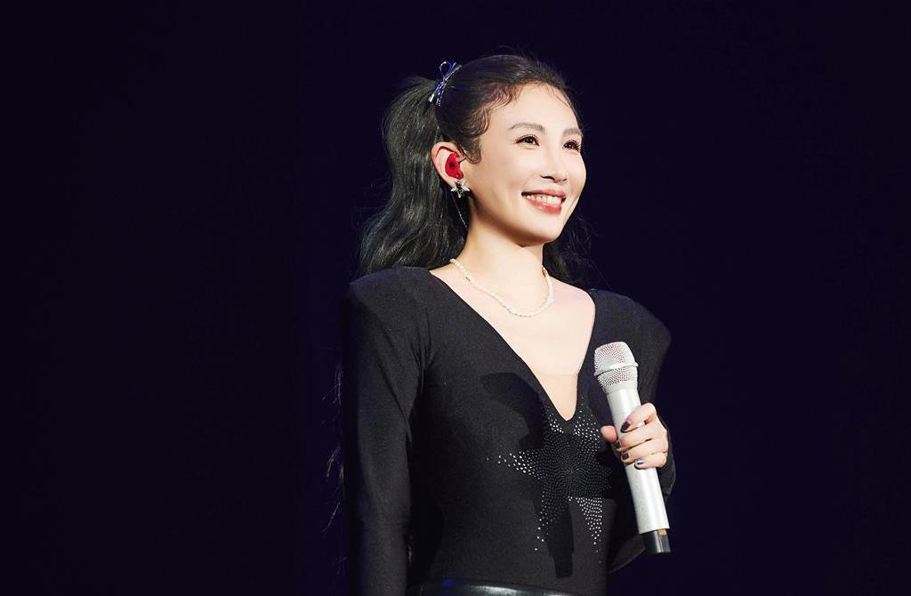 魏如萱生命「最重要的男人」現蹤小巨蛋互動甜蜜全場嗨翻