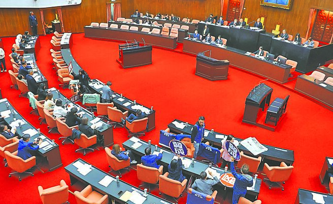 拒動支新興計畫 拿民生當肉票