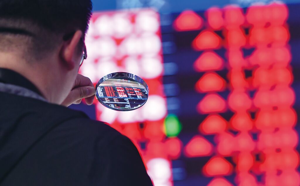 群創、友達為何一起衝？另有新題材撐腰...