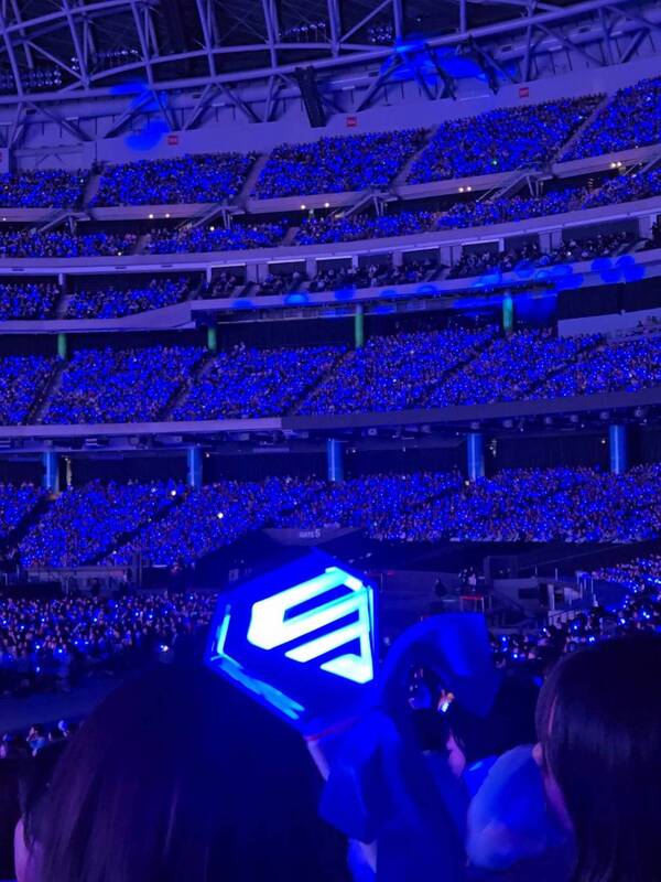 SJ藍色星海不只浪漫　追星手燈照亮憂鬱黑洞 (圖)